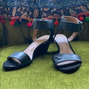 Nine West black wedge sandal